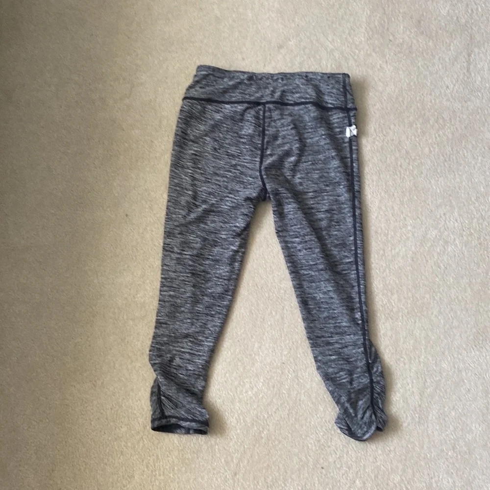 GAIAM Reversible Capris - Picture 5 of 8
